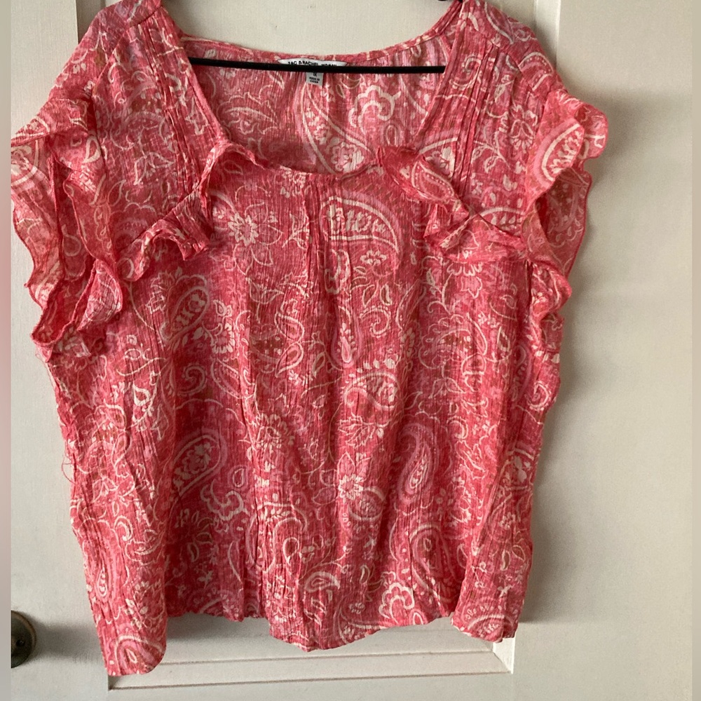 Light gauze sleeveless top